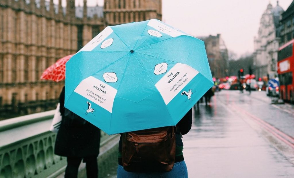 Parapluies personnalisés dans les rue de Londres