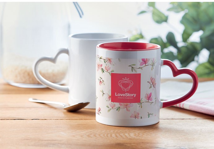 Mug publicitaire avec une anse en forme de coeur 