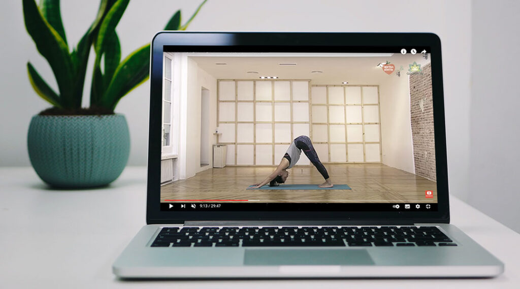 Cours de yoga sur tablette