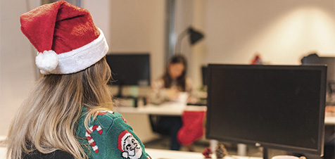 Bonnet de Noël au bureau