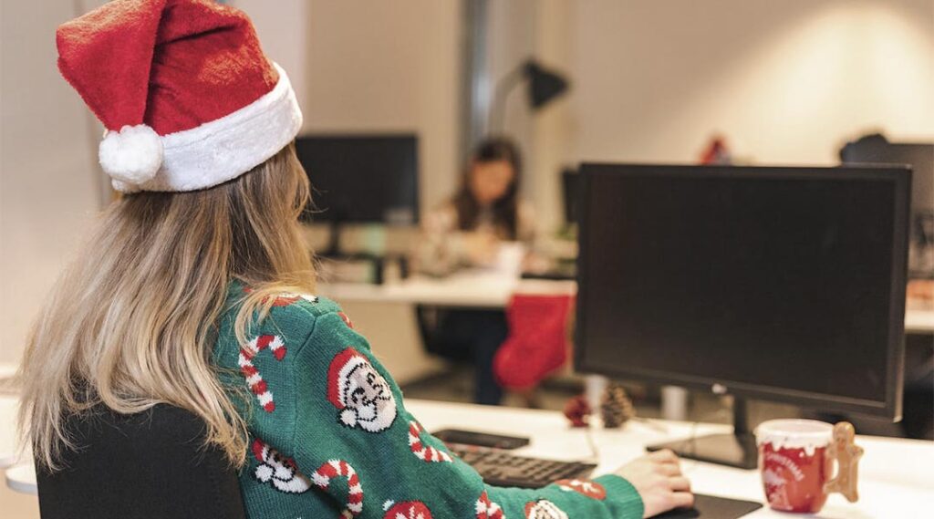 Bonnet de Noël au bureau