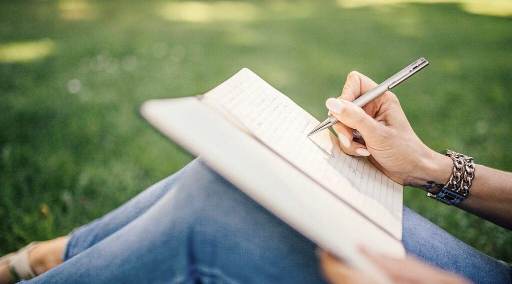 notes avec stylo à bille