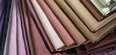 plusieurs tissus de différentes couleurs