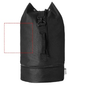 A gauche de la poignée