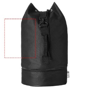 A gauche de la poignée