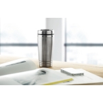 Mug thermos personnalisé en acier avec couvercle noir 400ml Executive couleur argenté mat vue d'ambiance