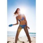 Jeu publicitaire avec balle à ventouses à emporter à la plage Ibiza couleur bleu deuxième vue d'ambiance