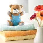 Peluche publicitaire personnalisable avec un logo d'entreprise Balu couleur bleu vue d'ambiance
