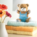 Peluche publicitaire personnalisable avec un logo d'entreprise Balu couleur bleu deuxième vue d'ambiance principale