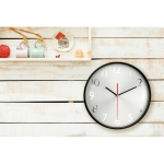 Horloge murale publicitaire d'entreprise avec cadran argenté WallClock couleur noir quatrième vue d'ambiance