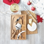 Ensemble pour fromage et vin dans un coffret en bambou Camembert couleur bois vue d'ambiance