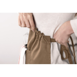 Tablier de couleur ajustable avec poches 190 g/m2 Topchef couleur camel deuxième vue d'ambiance