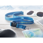 Lanyard personnalisé de 2 cm avec boucle et fermoir BasicStyle Extra couleur cyan vue d'ambiance principale