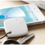 Localisateur de clés publicitaire carré en plastique FindKey couleur blanc quatrième vue d'ambiance