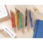 Stylo personnalisé en métal avec caoutchouc Encre bleue Aster Matt couleur vert vue d'ambiance