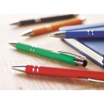 Stylo personnalisé en métal avec caoutchouc Encre bleue Aster Matt couleur vert deuxième vue d'ambiance