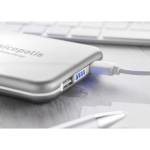 Batterie publicitaire pas chère 4.000 mAh Powercard Solarcharge couleur argenté mat troisième vue d'ambiance 2