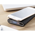 Batterie externe avec logo d'entreprise 8.000 mAh Wireless couleur noir deuxième vue d'ambiance