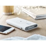 Batterie externe avec logo d'entreprise 8.000 mAh Wireless couleur blanc vue d'ambiance principale