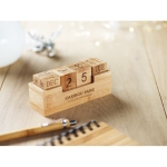 Calendrier en bois de bambou perpétuel pour bureau Bamboo couleur bois vue d'ambiance principale