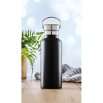 Gourde avec bouchon en bambou avec poignée 500 ml Clip couleur noir vue d'ambiance