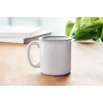Tasse en céramique au design vintage de 240ml Vintage Sublim couleur noir vue d'ambiance