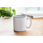 Tasse en céramique au design vintage de 240ml Vintage Sublim couleur noir deuxième vue d'ambiance