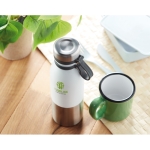 Gourde isotherme personnalisée anti-fuites bicolore 600 ml DoubleTwist couleur blanc vue d'ambiance principale