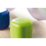 Boule de baume à lèvres publicitaire dans une boîte FPS 15 LipCube couleur vert lime deuxième vue d'ambiance