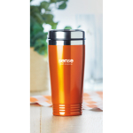 Mug isotherme en acier brillant de 400 ml couleur orange vue d'ambiance principale