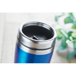 Mug isotherme en acier brillant de 400 ml couleur bleu roi deuxième vue d'ambiance