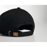 Casquette noire de style baseball avec logo et ligne de couleur Stripe couleur blanc troisième vue