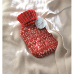 Bouillotte au design nordique personnalisable Nordic couleur rouge deuxième vue d'ambiance 2