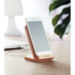 Chargeur à induction vertical avec support en bambou Natura Stand couleur bois vue d'ambiance principale
