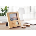 Cadre photo personnalisé en bambou avec station météo Bamboo Plus couleur bois vue d'ambiance principale