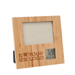 Cadre photo personnalisé en bambou avec station météo Bamboo Plus couleur bois vue avec zone d'impression