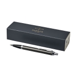 Stylo de qualité à finition métallique Encre Bleue Parker IM Silver couleur noir deuxième vue frontale