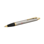 Stylos métal personnalisés finition dorée Encre bleue Parker IM Gold couleur argenté vue avec impression sérigraphique