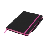 Carnet avec stylo et détails coloré A5 avec pages lignées BlackBook couleur rose deuxième vue frontale