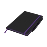 Carnet avec stylo et détails coloré A5 avec pages lignées BlackBook couleur violet deuxième vue frontale