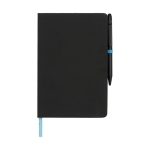 Carnet avec stylo et détails coloré A5 avec pages lignées BlackBook couleur bleu ciel troisième vue frontale