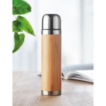 Thermos promotionnel en acier avec extérieur en bambou 400ml Bamboo couleur bois vue d'ambiance