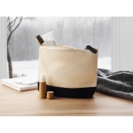 Trousse de toilette personnalisée en coton 340 g/m² Promenade couleur noir vue d'ambiance
