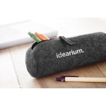 Trousse en feutre publicitaire ronde pour crayon Flow couleur gris foncé vue d'ambiance principale
