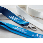 Lanyard en RPET mousqueton métallique et fermeture de sécurité 20 mm couleur bleu marine