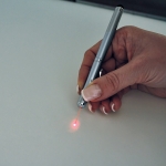 Stylo en métal avec LED, stylet tactile et pointeur laser Keynote couleur argenté mat sixième vue
