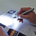 Stylo en métal avec LED, stylet tactile et pointeur laser Keynote couleur argenté mat Septième vue