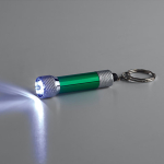 Petit porte-clés original avec lampe de poche en aluminium couleur vert troisième vue