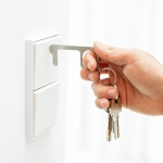 Porte-clés anti-contact en acier inoxydable avec passe-doigt Key couleur argenté