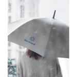 Parapluies personnalisés en polyester réfléchissant Ø103 Bright Night couleur argenté mat deuxième vue d'ambiance 2